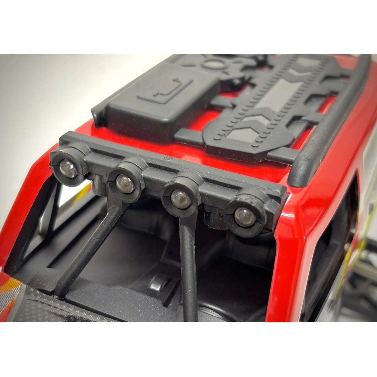 Absima Desert Runner 4WD Rot 10032 im Maßstab 1:20 Buggy RTR – Detailansicht auf Dachträger mit LED-Scheinwerfern