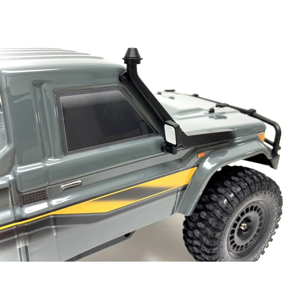 Absima Hilux Crawler CR4.4eco Grau 12050 im Maßstab 1:10 Crawler RTR – Detailansicht mit Dachträger und groben Geländereifen