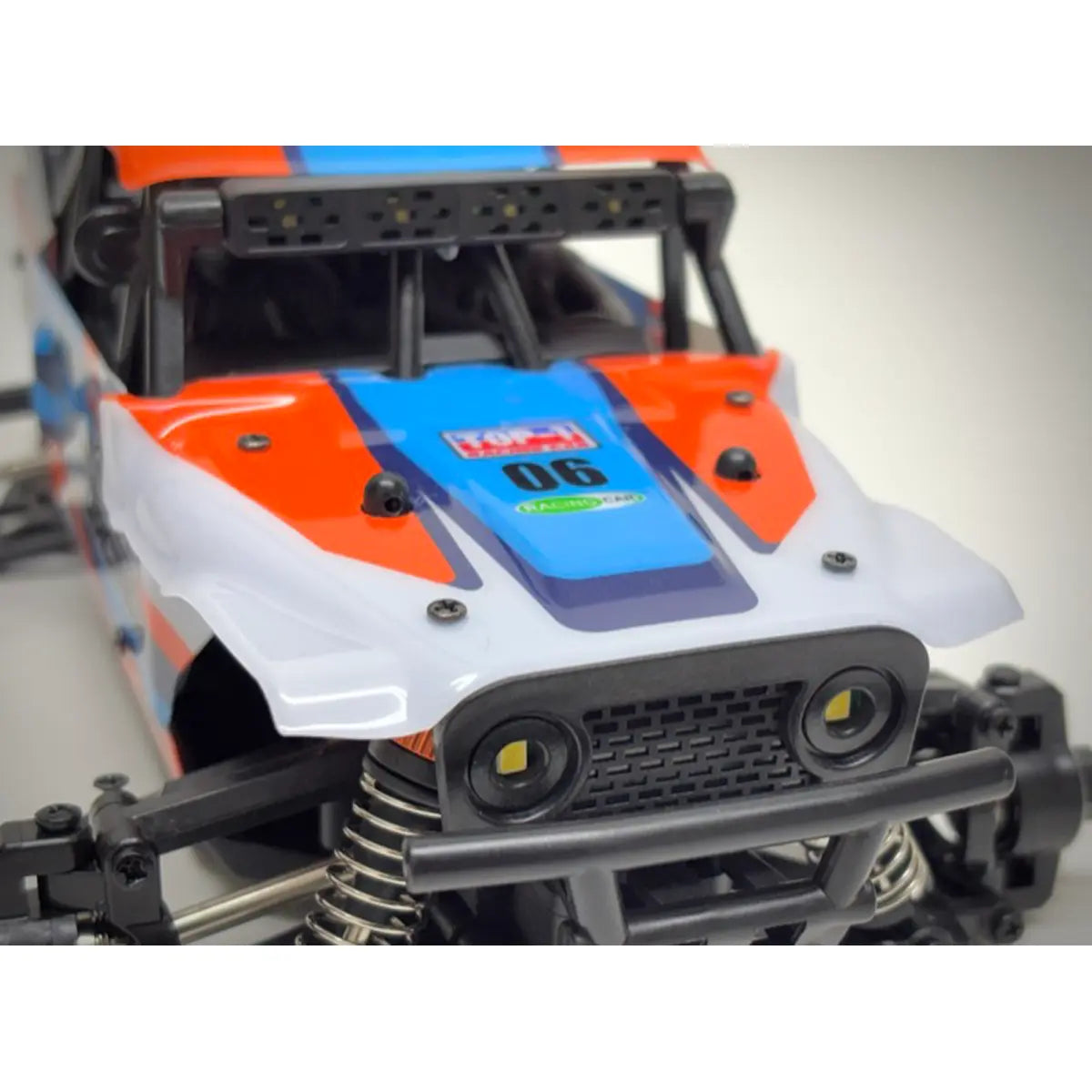 Absima Reckless Rock Racer 1:20 LED 4WD brushed RTR Grün 10030 – Frontansicht mit LED-Scheinwerfern