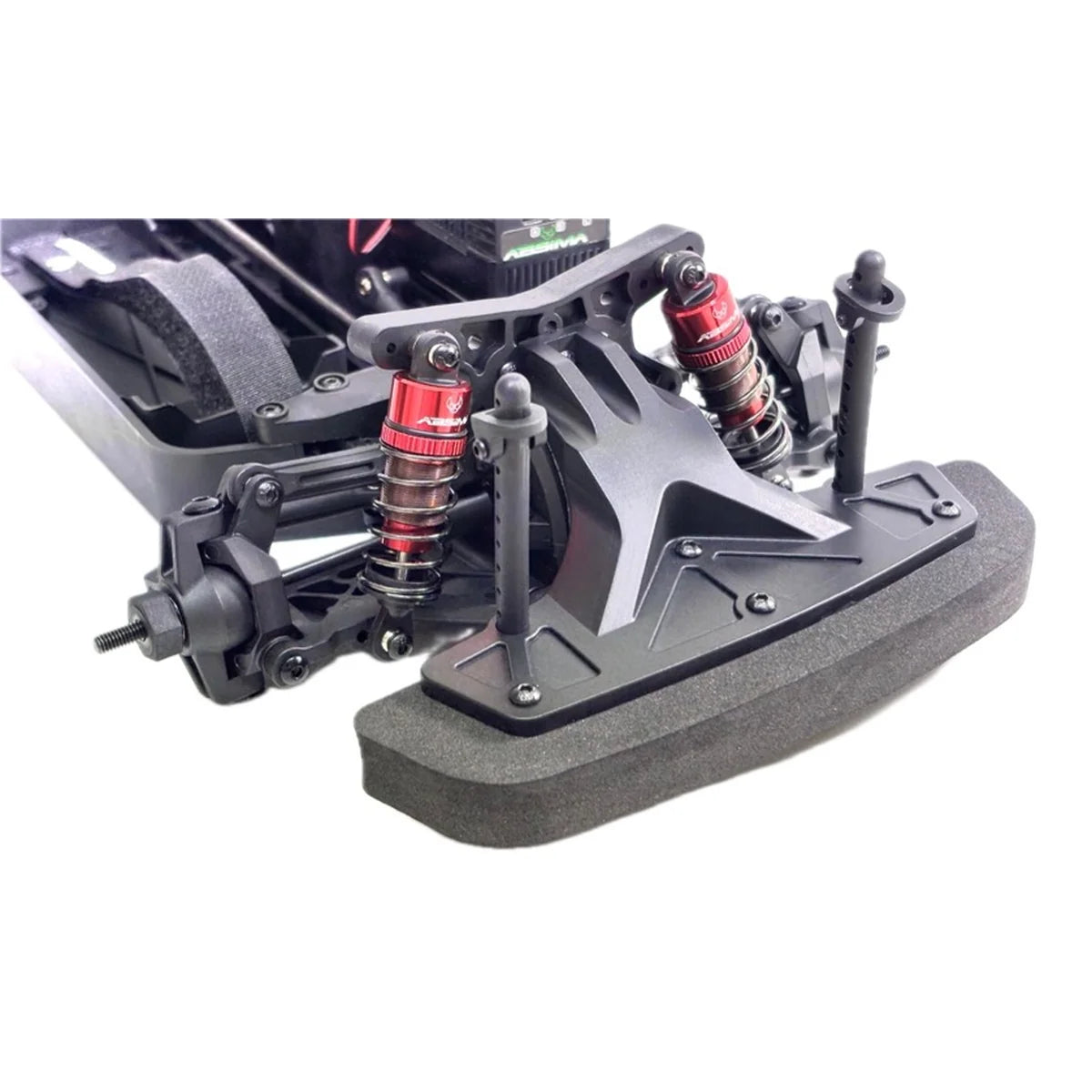 Absima STi-X Rally brushless 4WD 12234 im Maßstab 1:10 Rally RTR – Detailansicht Chassis mit Stoßdämpfern und Fahrwerk