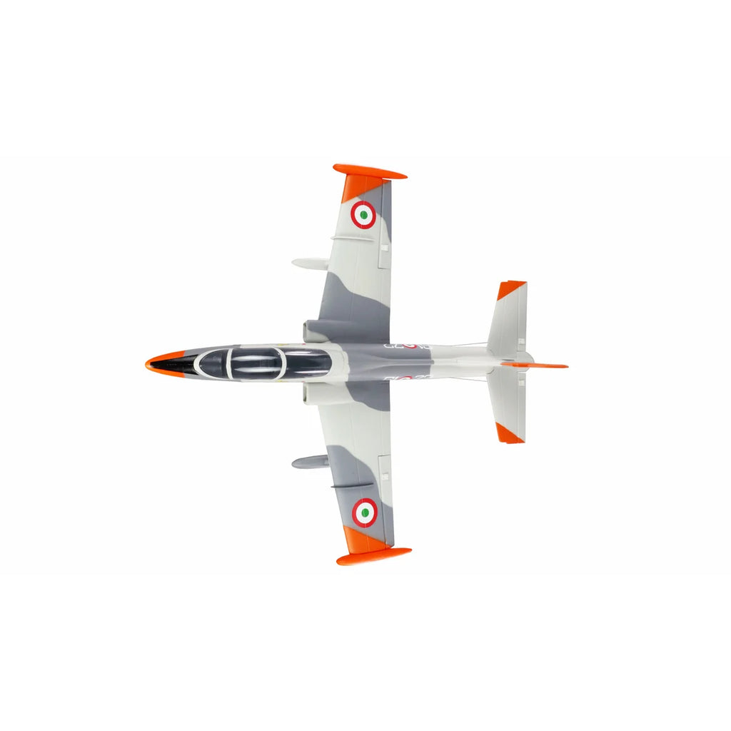Amewi AMXFlight MB-339 820mm EDF Jet 24129 Flugzeug PNP – Draufsicht mit orange-weißem Farbschema, Triebwerk erkennbar