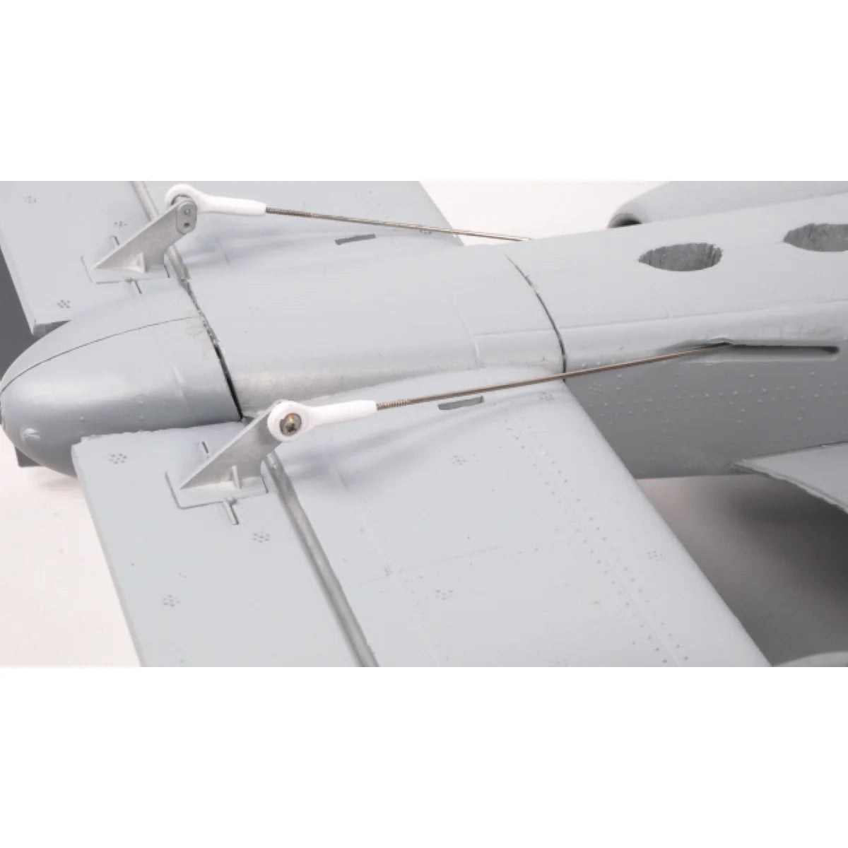 Amewi AMXPlanes A10 Thunderbolt II Jet EPO 24121 Flugzeug PNP – Draufsicht mit Tragflächen und Triebwerken