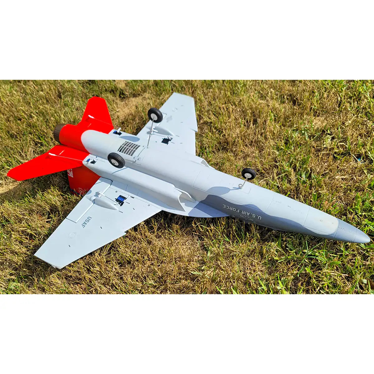 Amewi AMXPlanes T-7A Jet EPO 24120 Flugzeug PNP – Draufsicht mit roten Leitwerken, von oben fotografiert