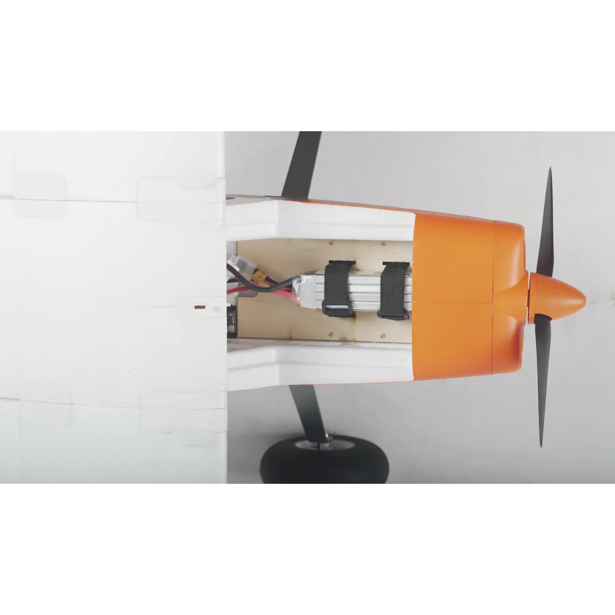 Amewi AMXPlanes Tasman 1500mm STOL EPO 24123 Flugzeug PNP – Seitenansicht mit orangefarbener Karosserie und Propeller