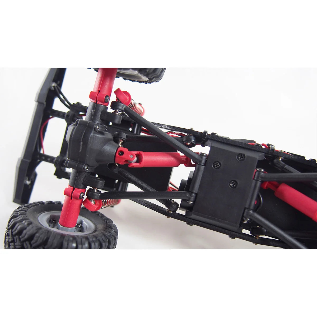 Amewi AMXRock Crawler AM24 4WD blau 22372 im Maßstab 1:24 Crawler RTR – Detailansicht Chassis, Antriebsarm und Rad