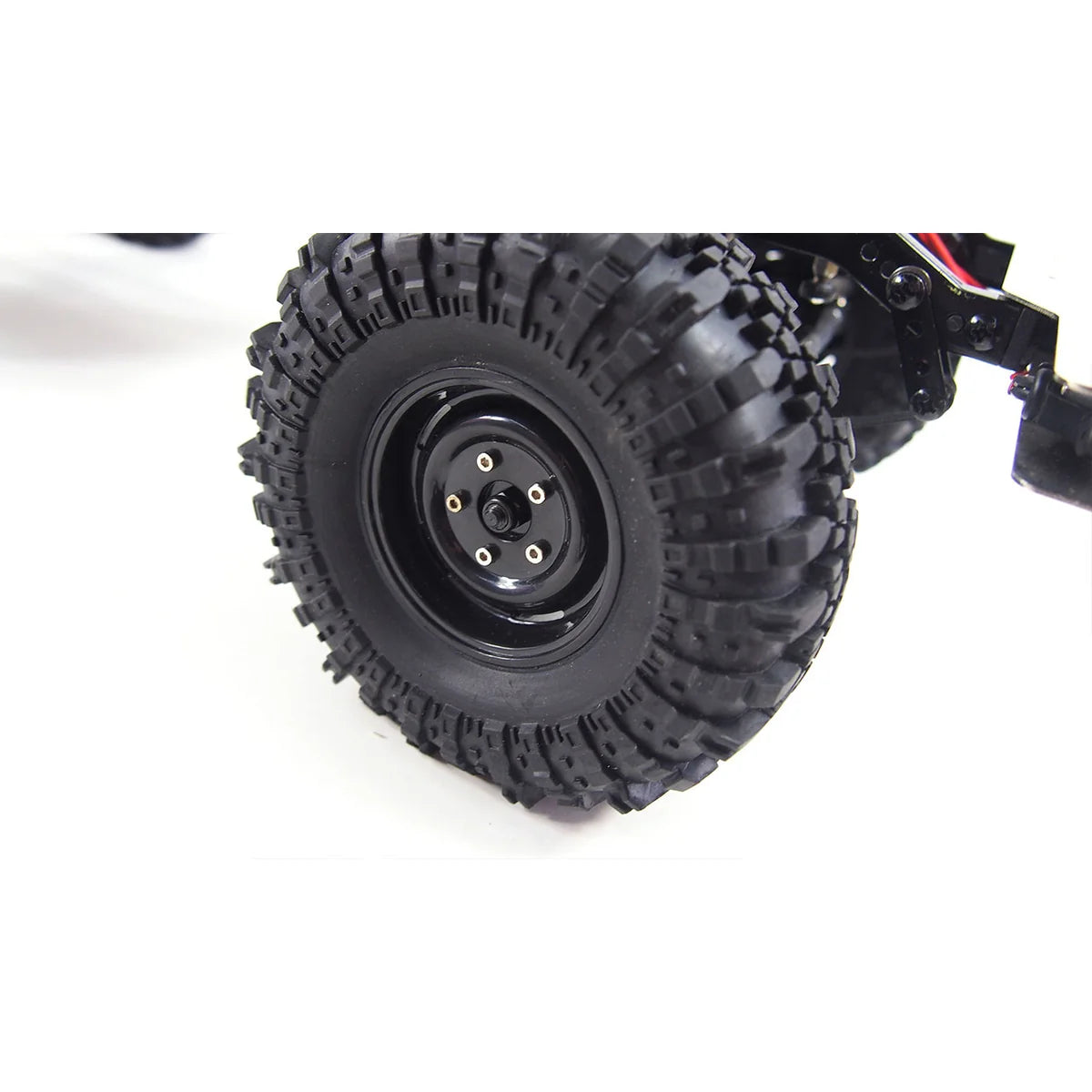 Amewi AMXRock WY1044 Crawler 4x4 22336 im Maßstab 1:10 Crawler RTR – Detailansicht mit Rad, Reifen und Radaufhängung
