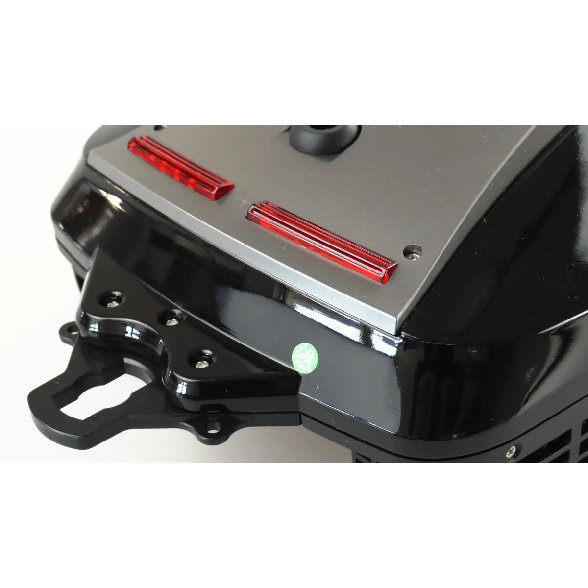 Amewi Baiting 500 V3 Futterboot 26080 Futterboot RTR – Detailansicht Heckbereich mit roten Rücklichtern