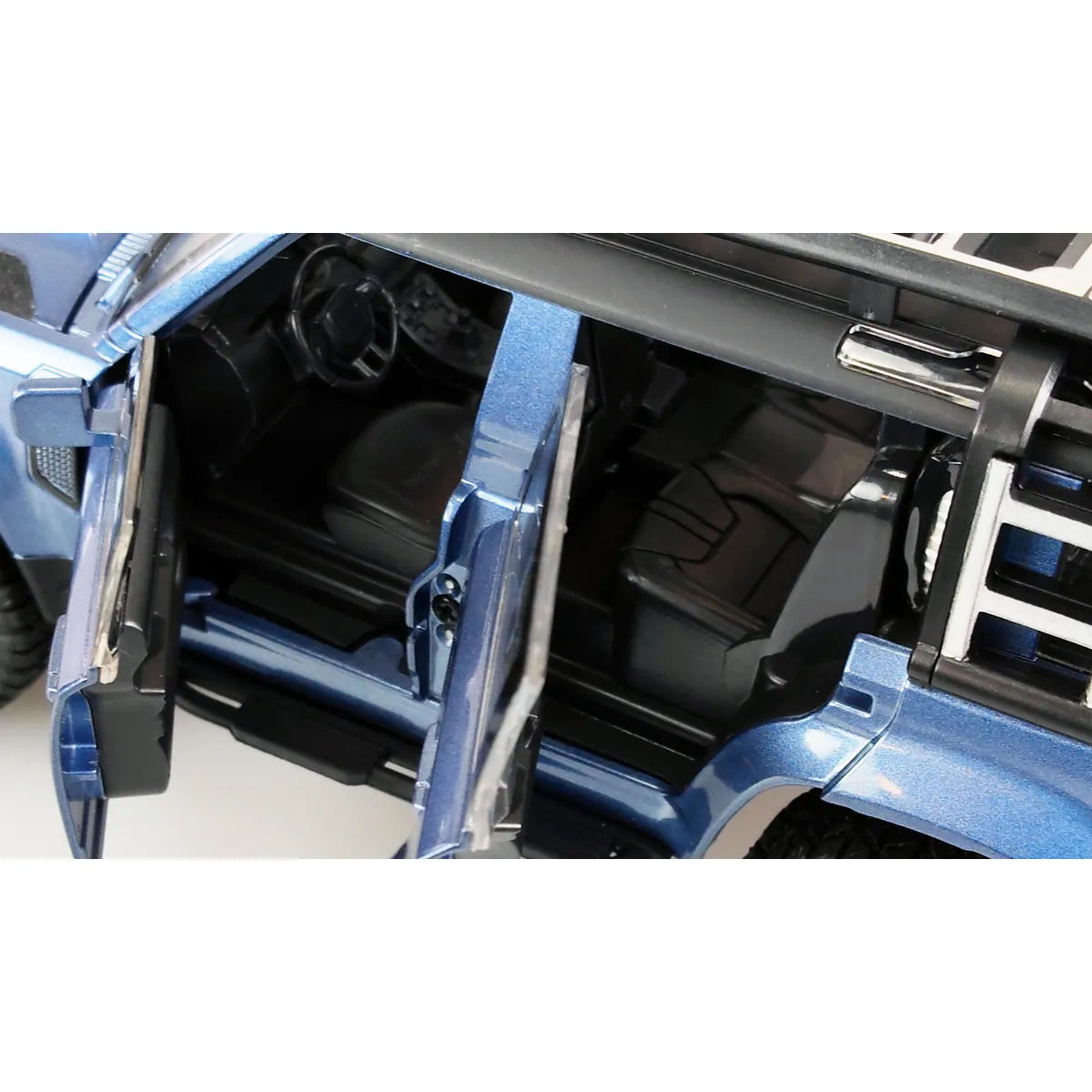 Amewi D110X24 Metall Scale Crawler 4WD Blau 22664 im Maßstab 1:24 Crawler RTR – Innenraum