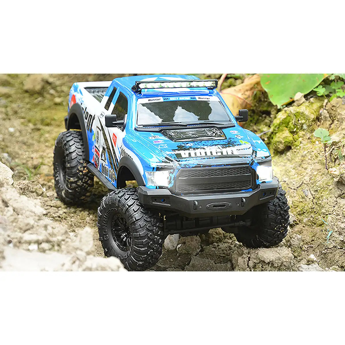 Amewi Dirt Climbing PickUp Race Crawler 4WD blau 22594 im Maßstab 1:10 Crawler RTR – Seitenansicht