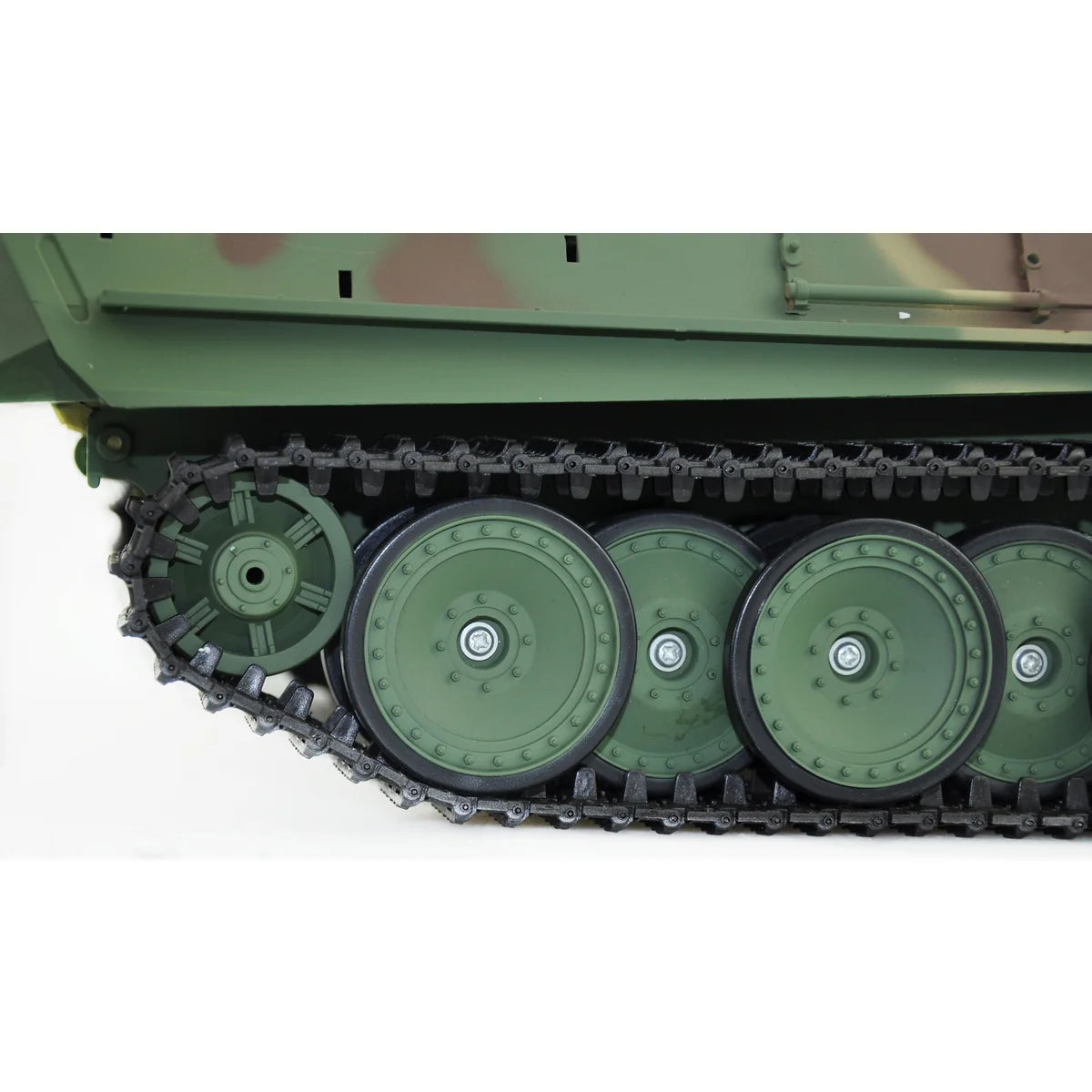 Amewi Jagdpanther G Standard Line IR/BB 23068 im Maßstab 1:16 Panzer RTR – Detailansicht Laufwerk mit Kette und Rädern