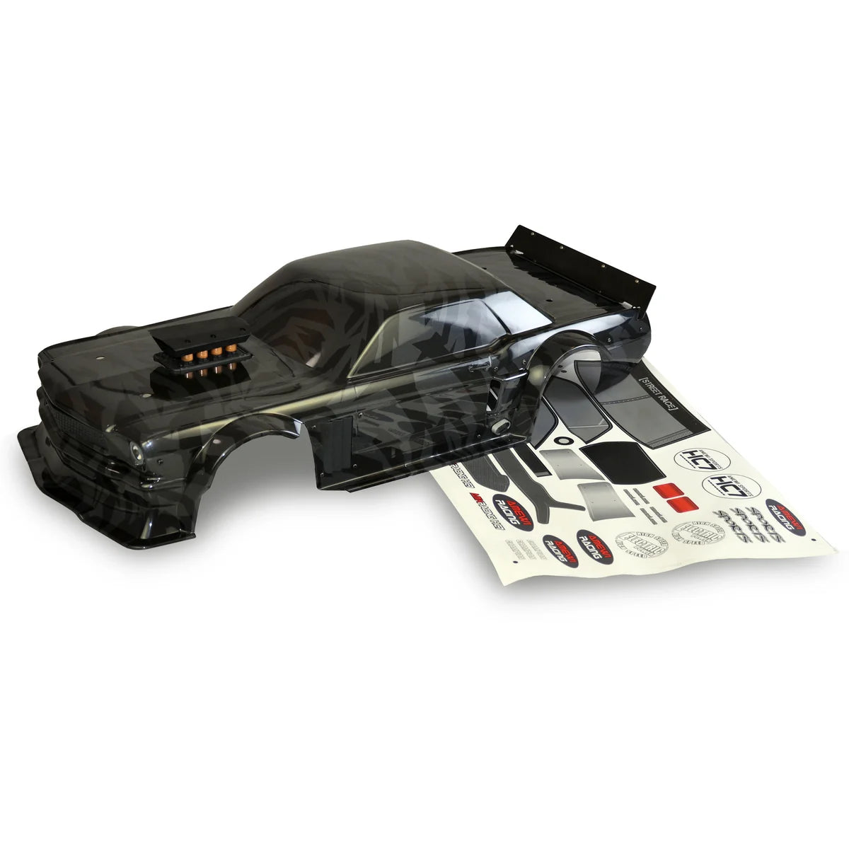 Amewi Karosserie Set für HC7 019-21091070 – Lieferumfang und Zubehör Karosserie, Teile und Decalbogen nebeneinander