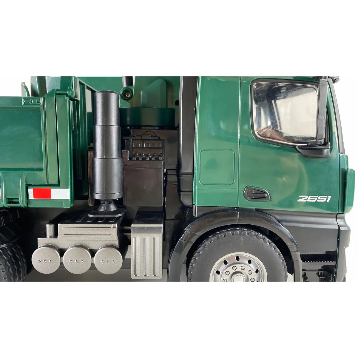 Amewi Mercedes-Benz Arocs Kranwagen mit Kipper grün 22568 im Maßstab 1:14 Baumaschine RTR – Seitenansicht