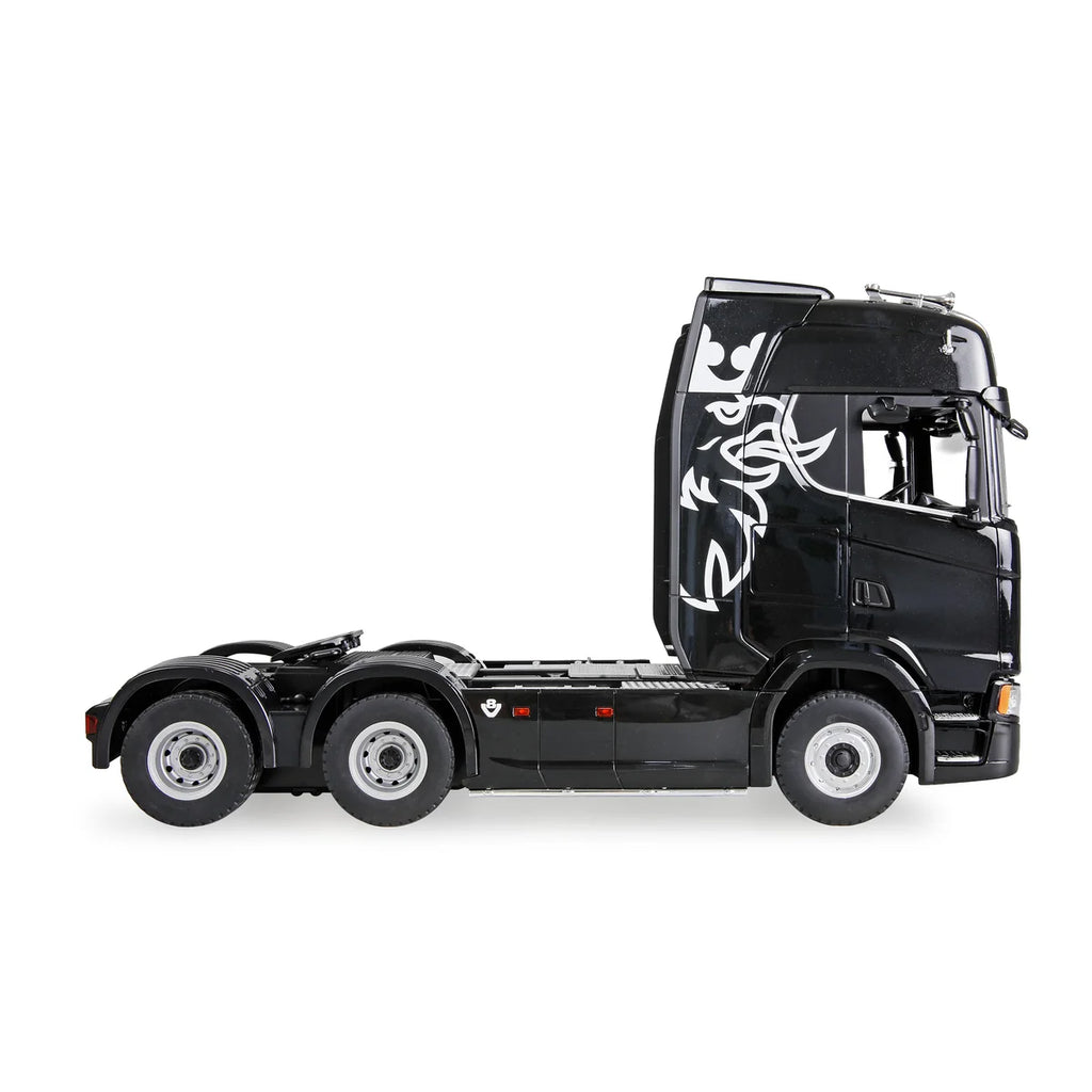 Amewi Scania 770 S Zugmaschine 6x4 Schwarz 22760 im Maßstab 1:18 Truck RTR – Seitenansicht