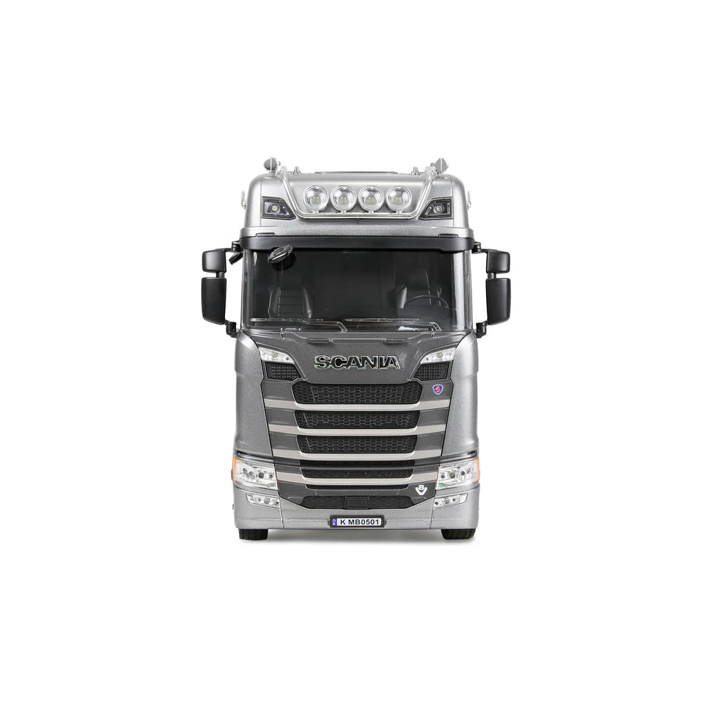 Amewi Scania 770 S Zugmaschine 6x4 Silber 22762 im Maßstab 1:18 Truck RTR – Frontansicht