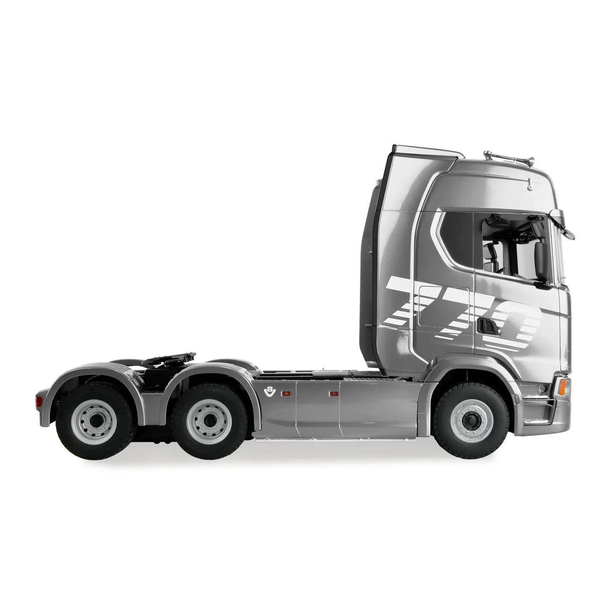 Amewi Scania 770 S Zugmaschine 6x4 Silber 22762 im Maßstab 1:18 Truck RTR – Seitenansicht