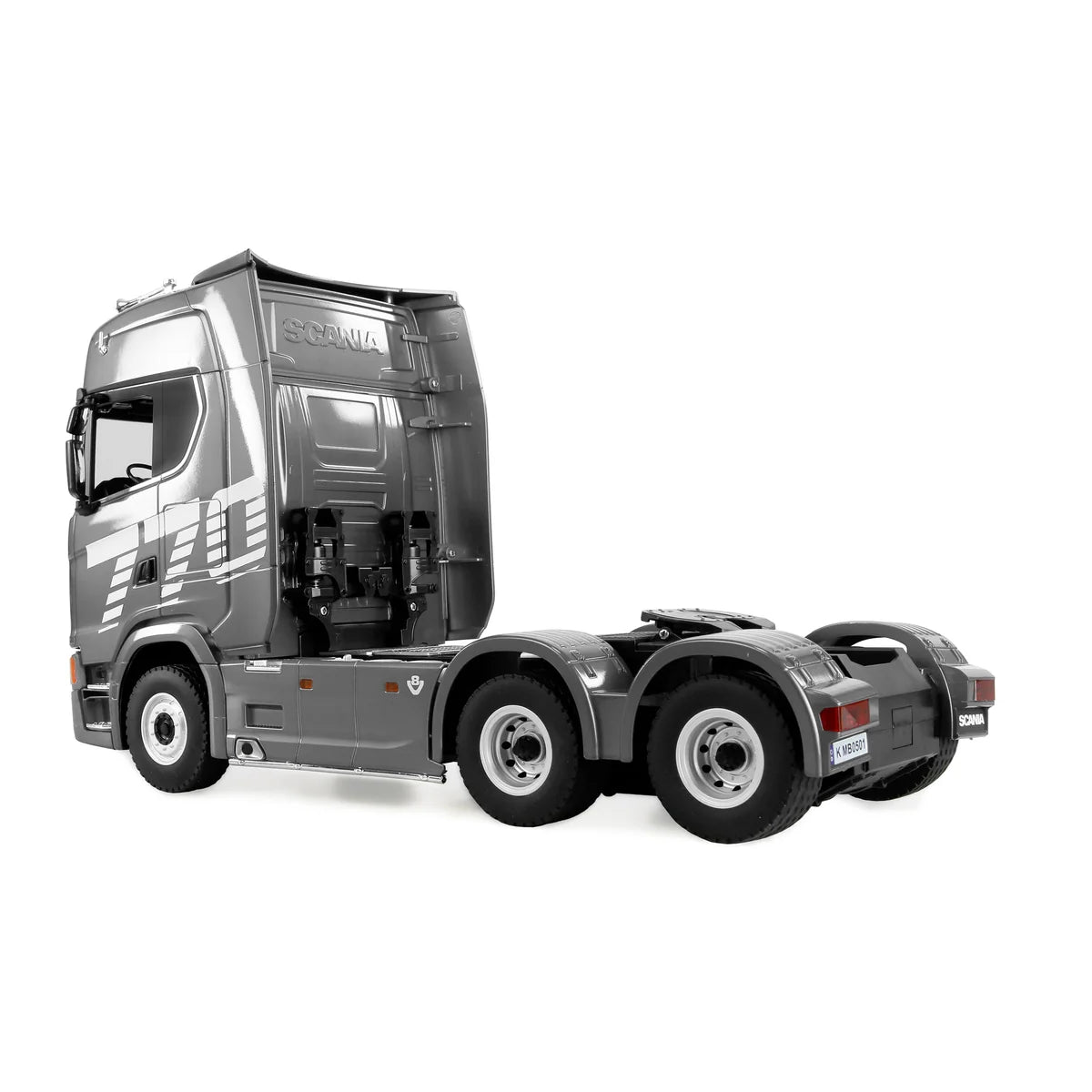 Amewi Scania 770 S Zugmaschine 6x4 Silber 22762 im Maßstab 1:18 Truck RTR – Seitenansicht mit Zugmaschine und Chassis, silber