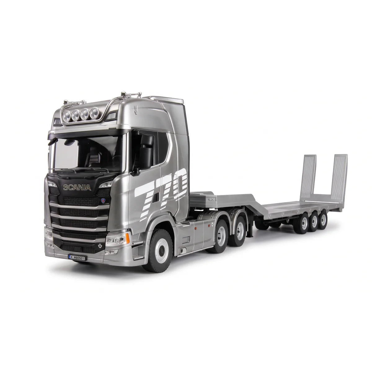 Amewi Scania 770 S Zugmaschine + Tieflader-Sattelauflieger 6x4 Silber 22776 im Maßstab 1:18 Baumaschine RTR – Seitenansicht