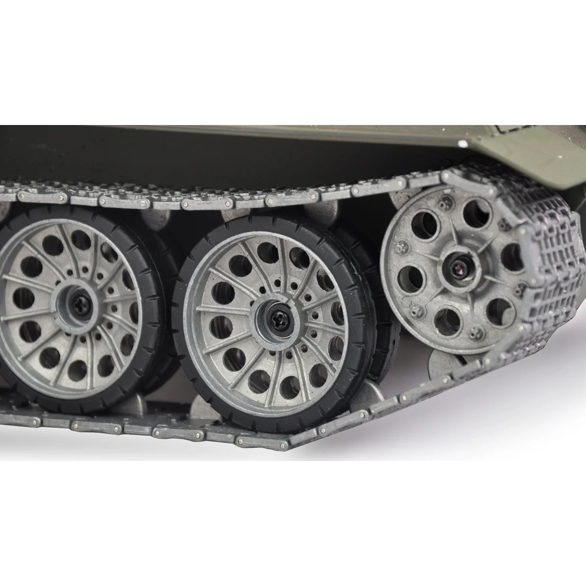 Amewi T-34/85 Professional Line IR/BB 23117 im Maßstab 1:16 Panzer RTR – Unteransicht mit Kettenlaufwerk und Rädern