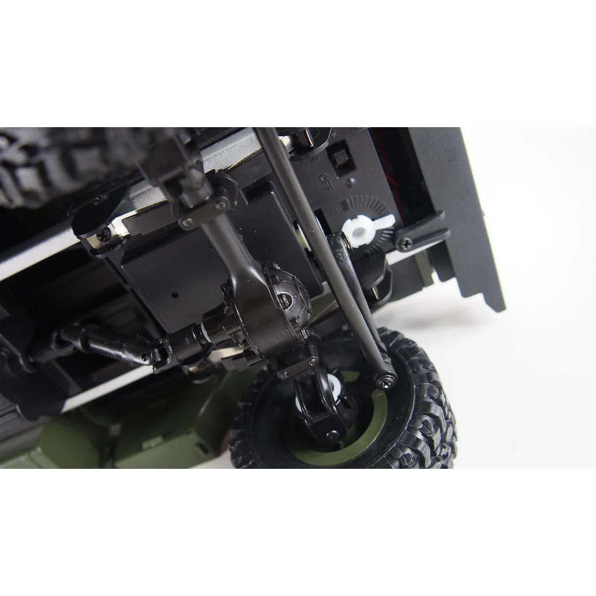 Amewi Ural Truck 6WD 22509 im Maßstab 1:16 Truck RTR – Detailansicht Fahrwerk, Räder und Aufhängung