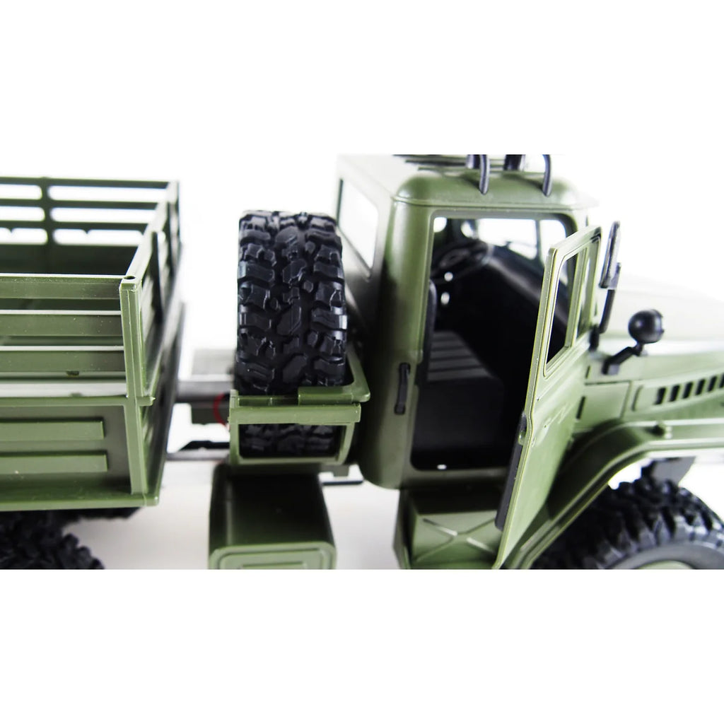 Amewi Ural Truck 6WD 22509 im Maßstab 1:16 Truck RTR – Seitenansicht mit Ladefläche, Reserverad und Reifen