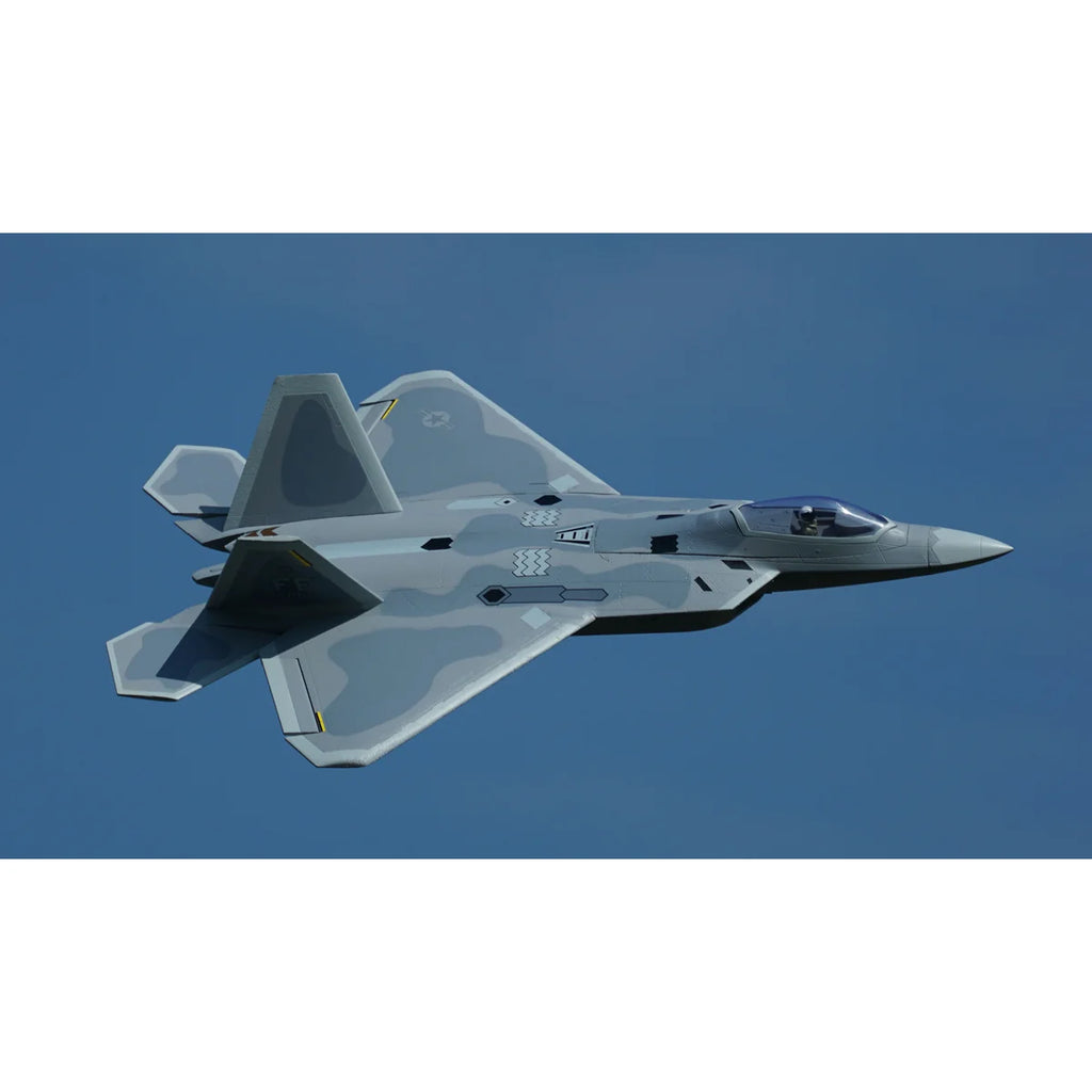 Amewi XFly F-22 Raptor Jet Twin 40mm EDF 24145 Flugzeug PNP – Seitenansicht Kampfjet im Flug gegen blauen Himmel