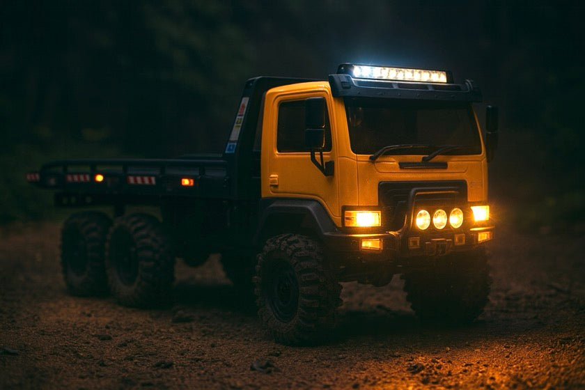 Hobby Plus CR18P Arktos 6x6 V1.5 Crawler 1:18 RTR Sandfarben HBP1810601 – LED-Beleuchtung bei Nacht