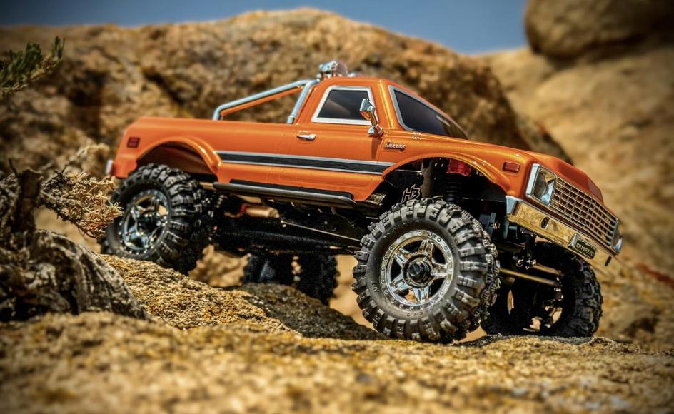 Hobby Plus CR18P EVO-V2 Convoy Crawler 1:18 4WD RTR Orange HBP1810504-OR – Actionbild im Gelände