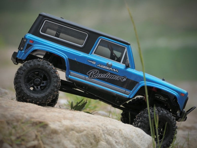 Hobby Plus CR18P V3 Rushmore Brushless Crawler 1:18 4WD RTR Cyan HBP1810416-V3 – Actionbild am Felsen