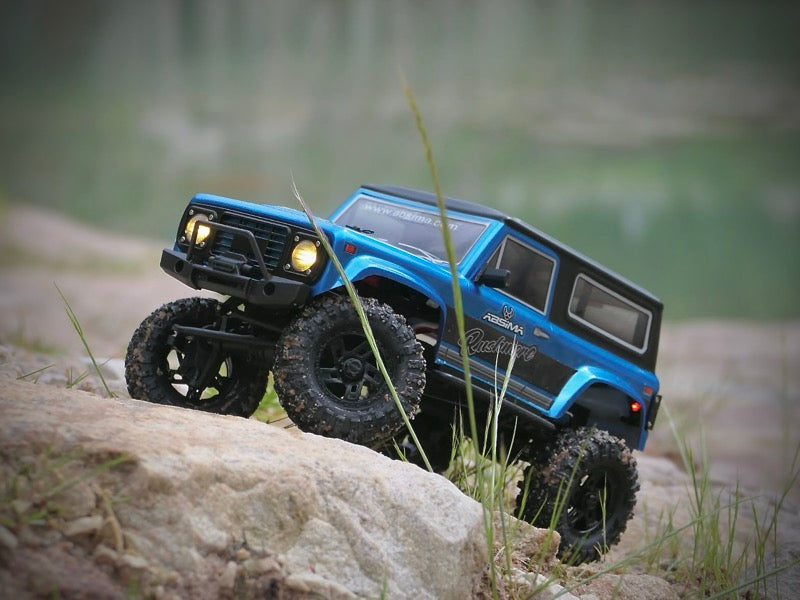 Hobby Plus CR18P V3 Rushmore Brushless Crawler 1:18 4WD RTR Cyan HBP1810416-V3 – Actionbild im Gelände