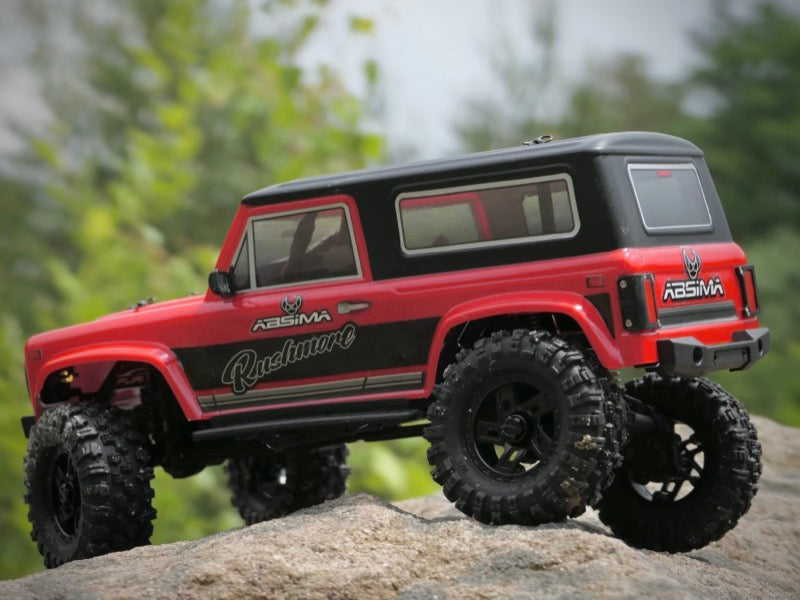 Hobby Plus CR18P V3 Rushmore Brushless Crawler 1:18 4WD RTR Rot HBP1810417-V3 – Actionbild am Felsen