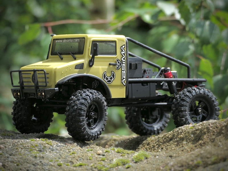 Hobby Plus CR18P V3 T-Hunter Brushless Crawler 1:18 4WD RTR Sandfarben HBP1810419-V3 – Actionbild im Gelände