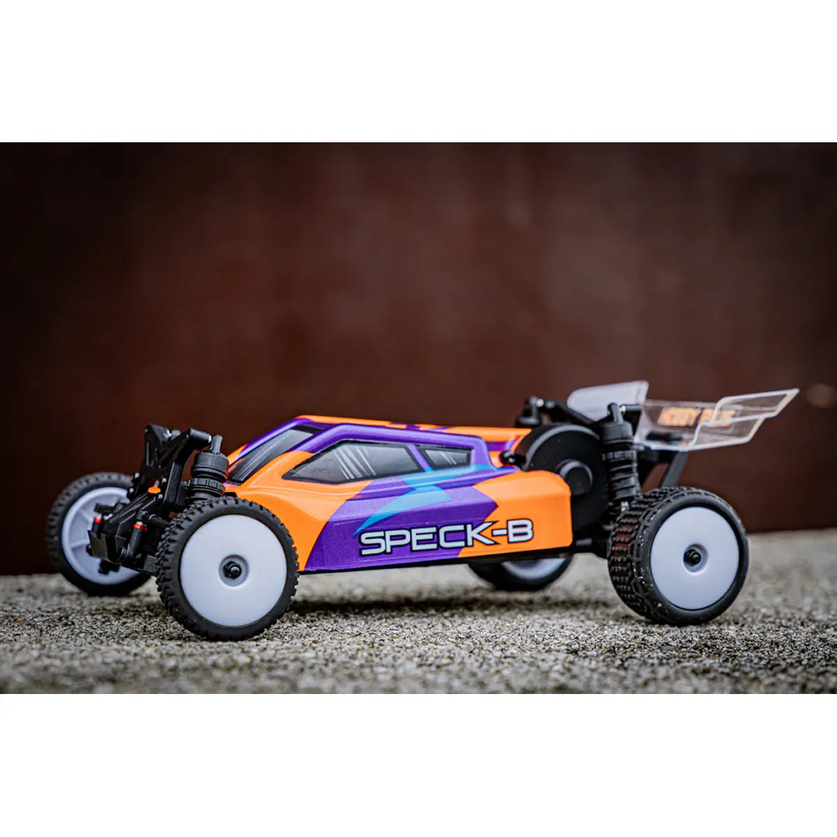 Hobby Plus Speck-B RC Buggy 1:24 2WD RTR Orange HBP2410250-C2 – Seitenansicht im Freien