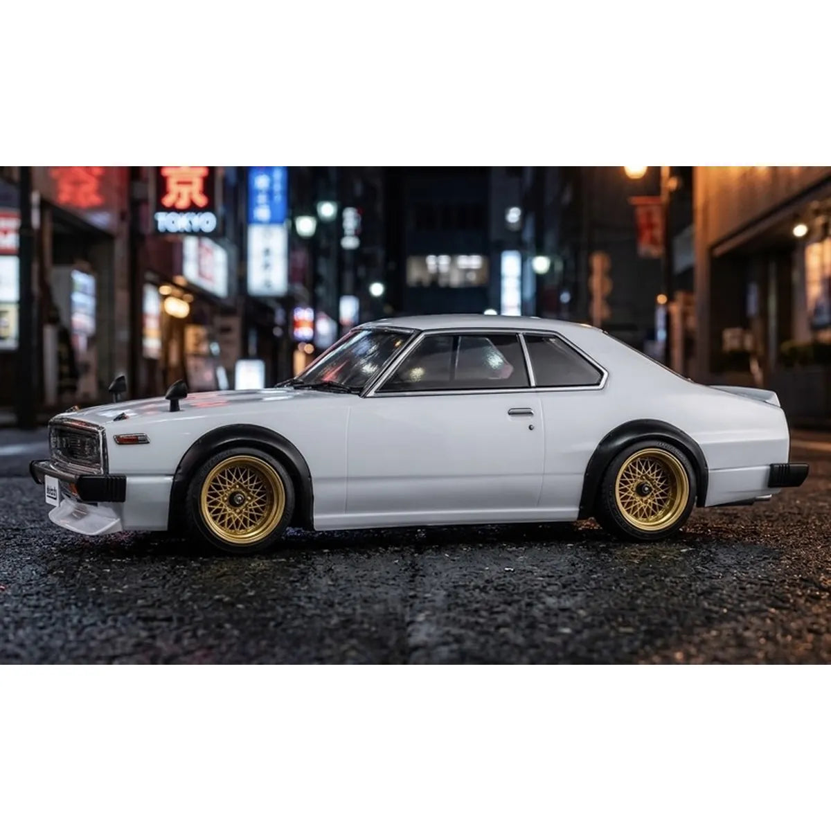 Killerbody NISSAN SKYLINE GT-ES Hardtop 1980 Karosserie Weiß KB48676 Zubehör im Maßstab 1:10 Touring Car & Onroad – Seitenansicht