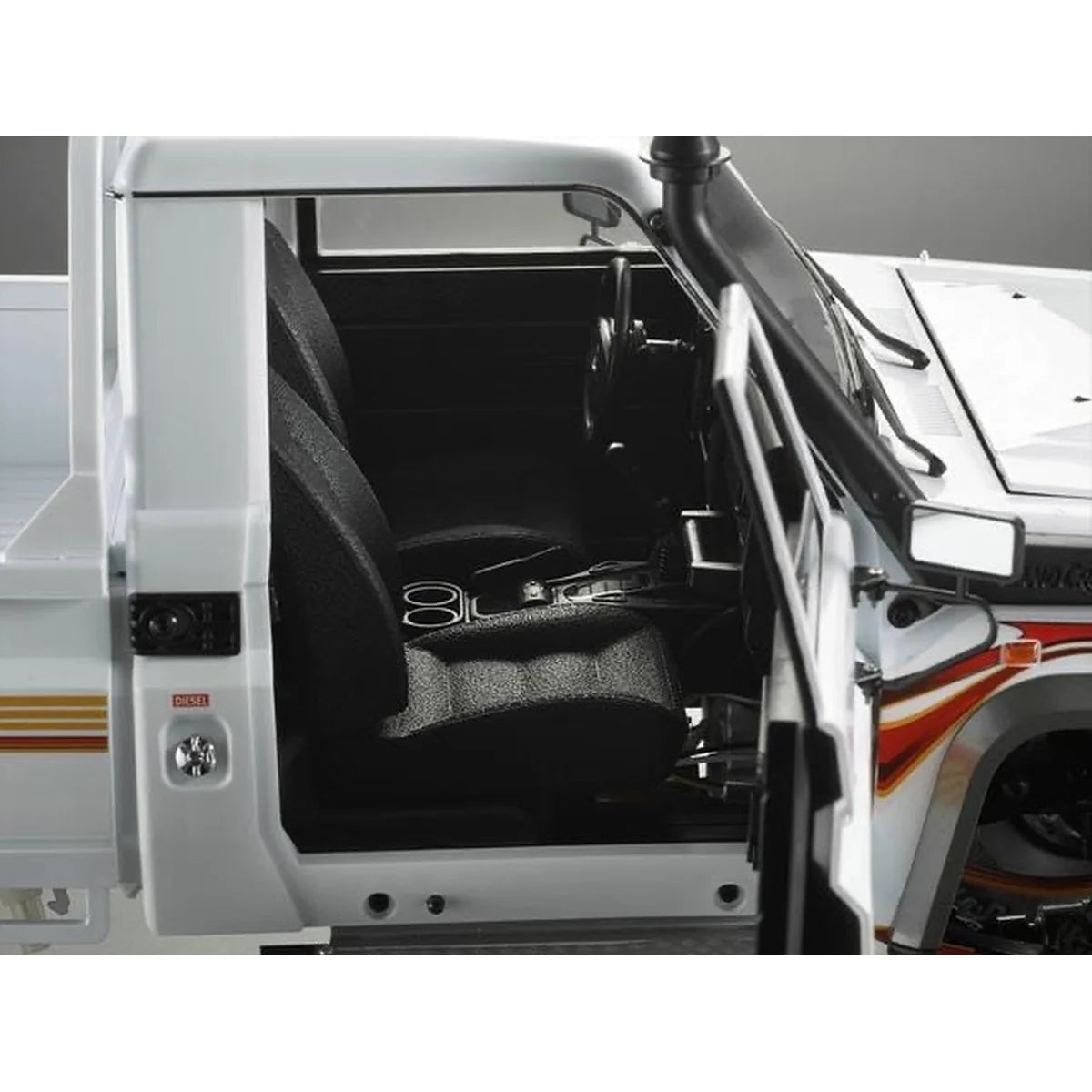 Killerbody Toyota LC70 Sitz Set KB48617 Zubehör Crawler – Innenraum mit schwarzem Sitzbezug und Armaturenbrett